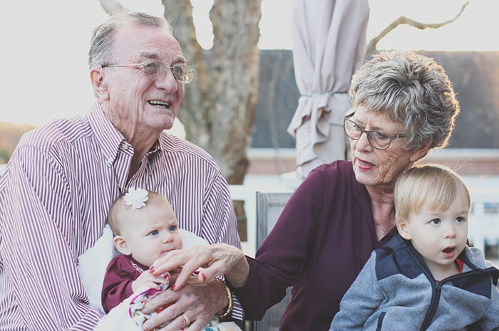 Seniorenheime, Pflegeimmobilien, Generationen, Glücklich, Enkel, elternunterhalt